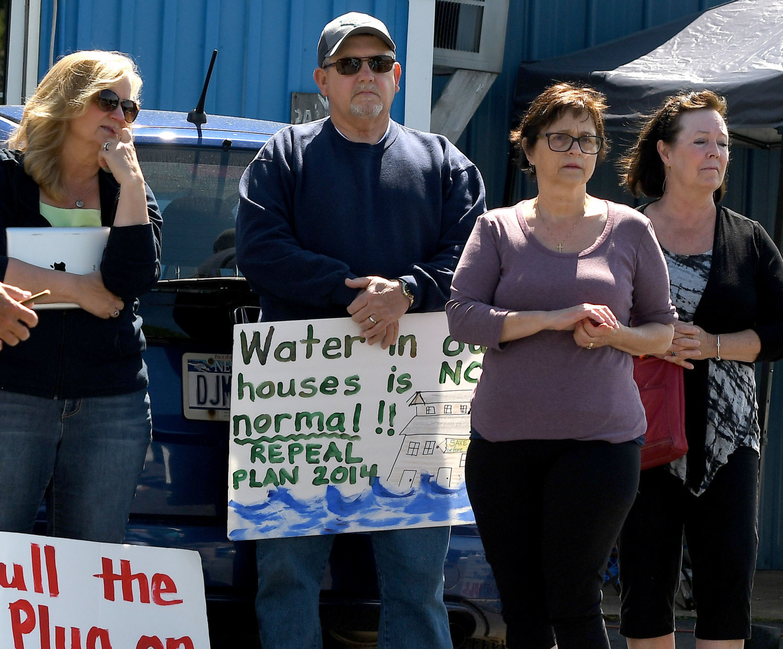 Schumer tours flood damage 7.JPG